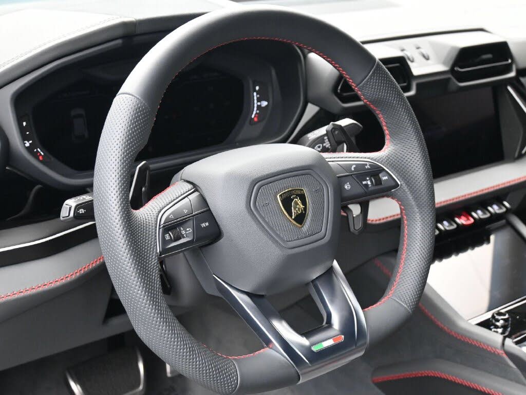 2025 Lamborghini Urus SE AWD photo 10
