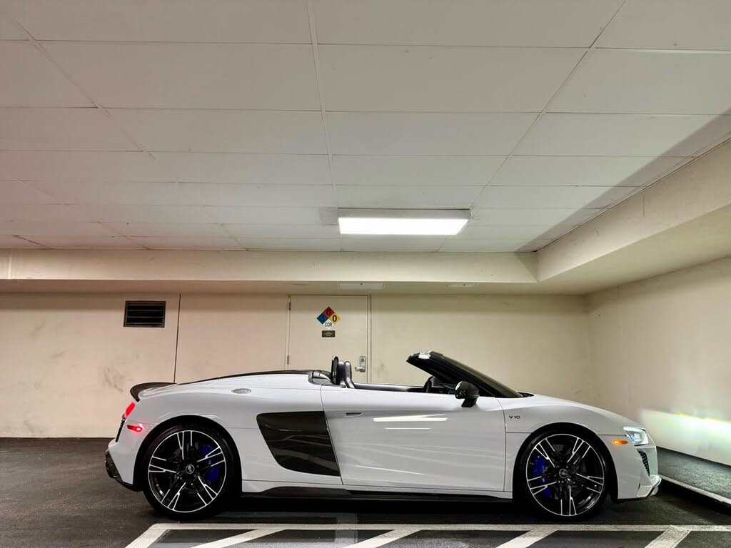 2021 Audi R8 quattro V10 Performance Spyder AWD photo 8 of 24