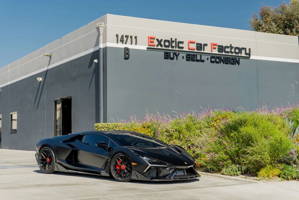 2025 Lamborghini Revuelto AWD