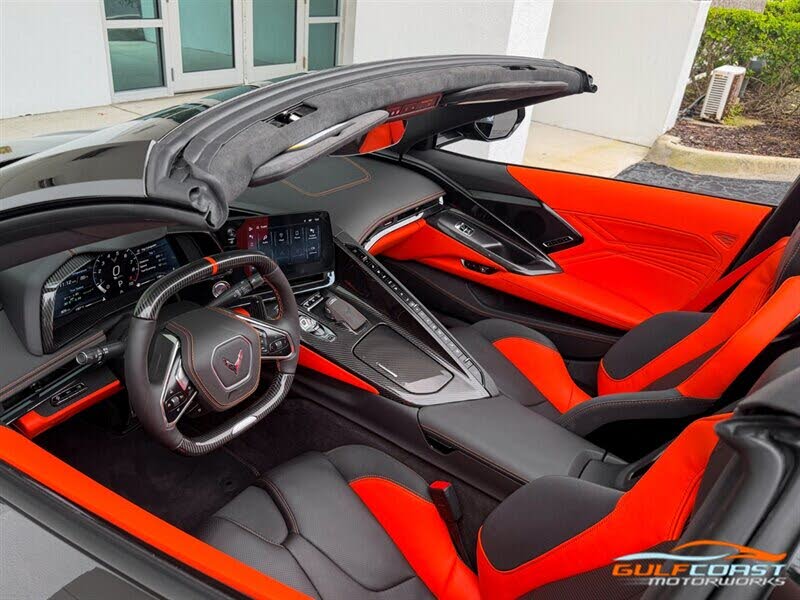 2025 Chevrolet Corvette Z06 3LZ Convertible RWD photo 2