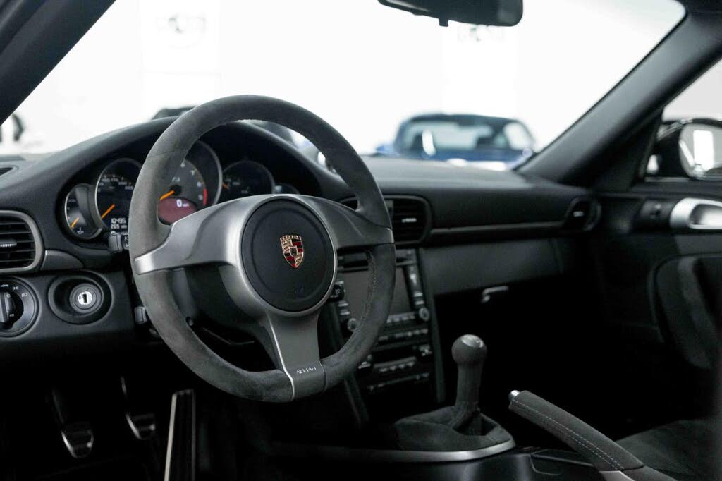 2010 Porsche 911 GT3 Coupe RWD photo 2