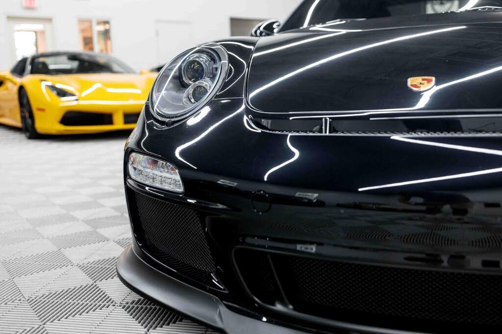 2010 Porsche 911 GT3 Coupe RWD photo 18