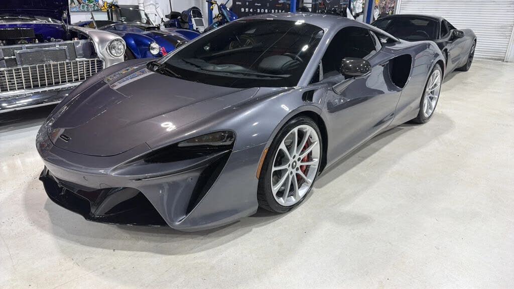 2023 McLaren Artura RWD