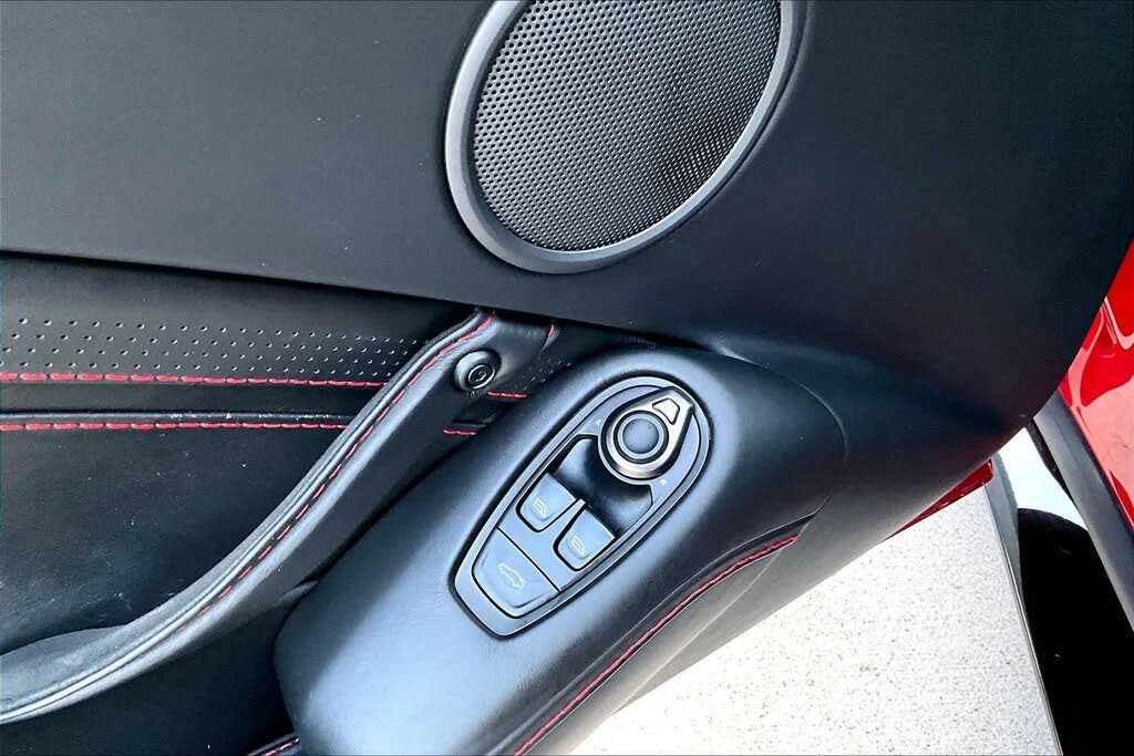 2019 Aston Martin Vantage RWD photo 15
