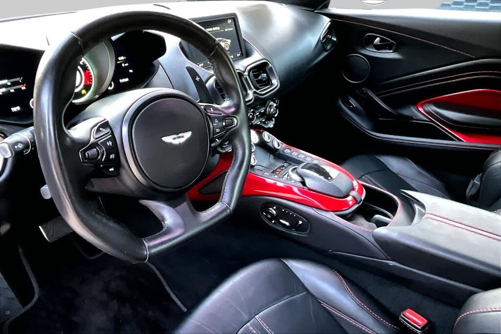 2019 Aston Martin Vantage RWD photo 16