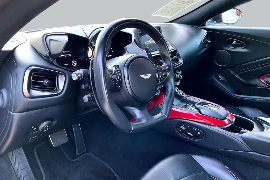 2019 Aston Martin Vantage RWD photo 18