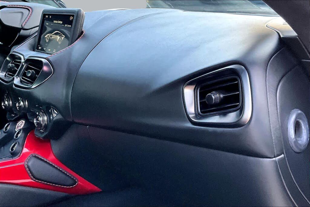 2019 Aston Martin Vantage RWD photo 19
