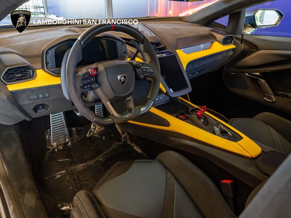 2026 Lamborghini Revuelto AWD photo 11 of 24