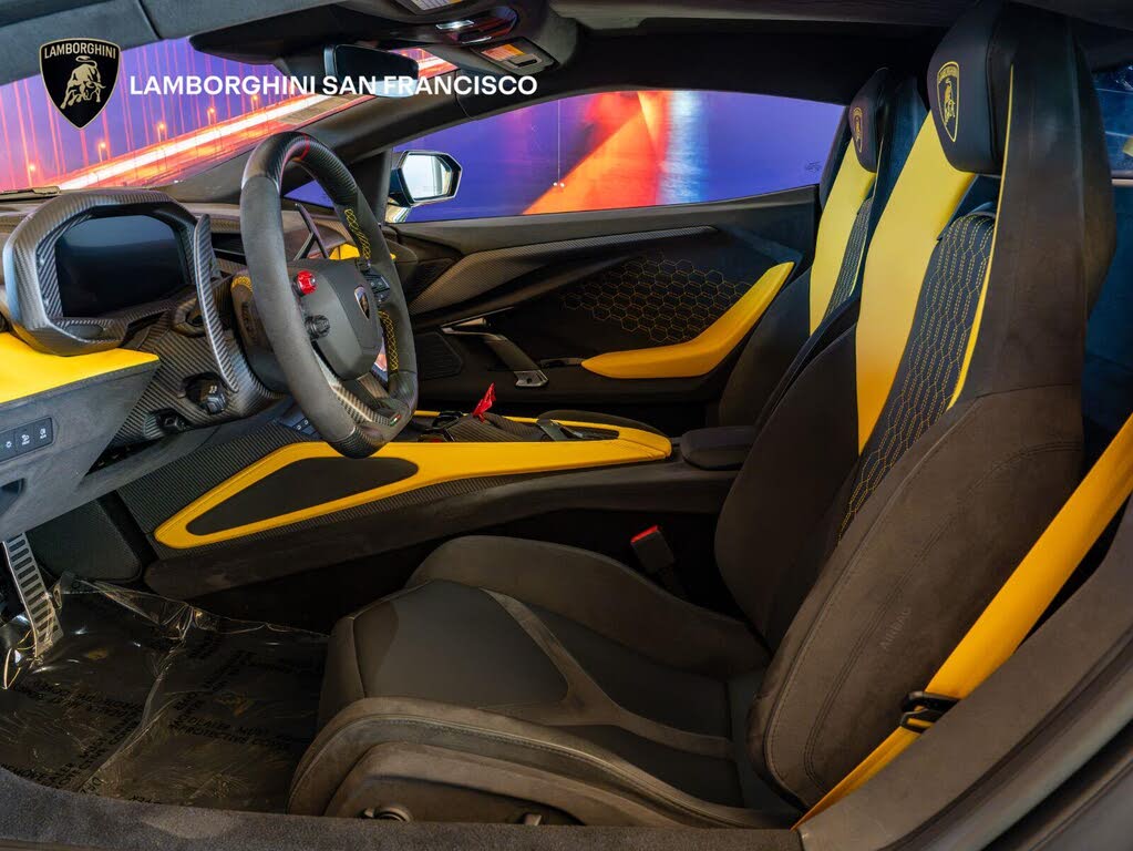 2026 Lamborghini Revuelto AWD photo 12 of 24