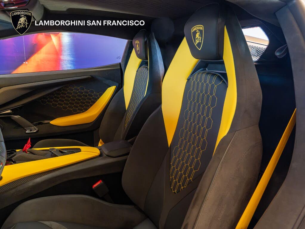 2026 Lamborghini Revuelto AWD photo 13 of 24