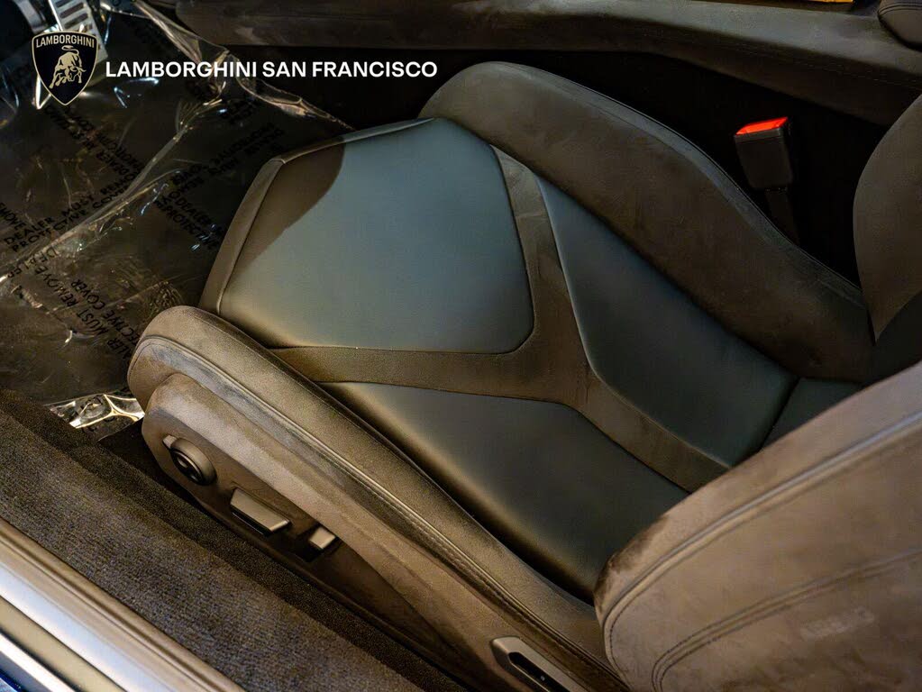 2026 Lamborghini Revuelto AWD photo 14 of 24