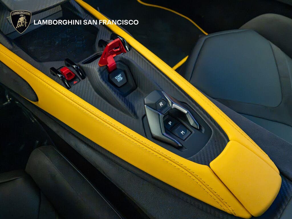 2026 Lamborghini Revuelto AWD photo 17 of 24