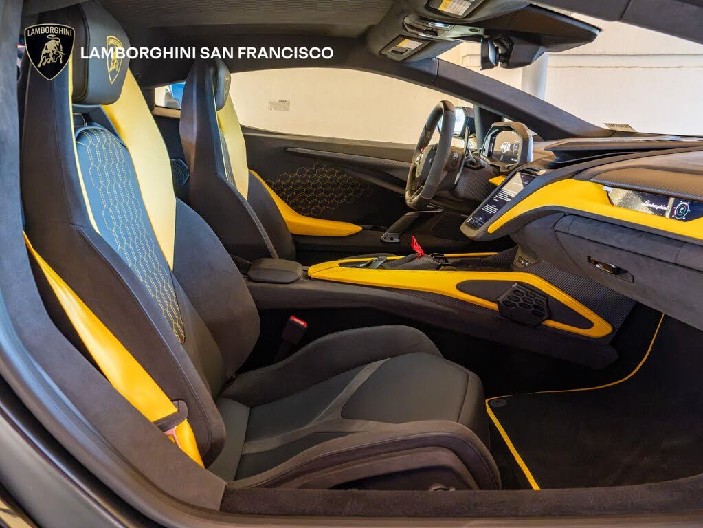 2026 Lamborghini Revuelto AWD photo 21 of 24