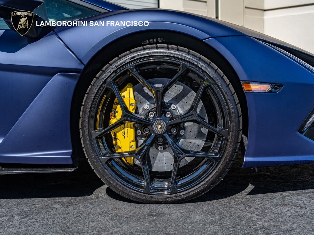 2026 Lamborghini Revuelto AWD photo 9 of 24