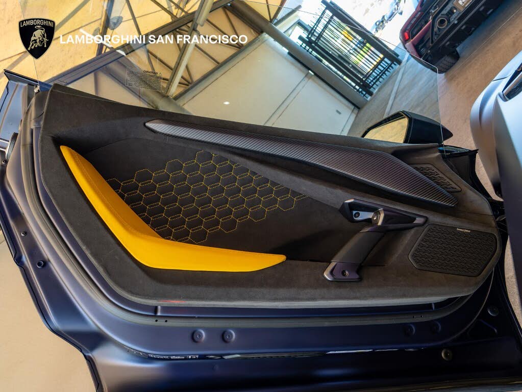 2026 Lamborghini Revuelto AWD photo 10 of 24