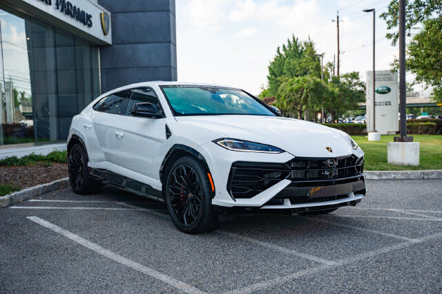2025 Lamborghini Urus SE AWD photo 2