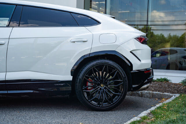 2025 Lamborghini Urus SE AWD photo 11