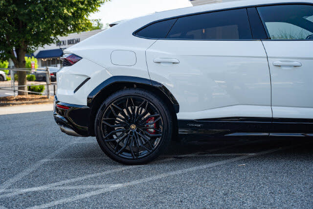 2025 Lamborghini Urus SE AWD photo 14