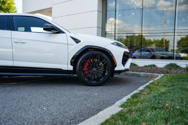 2025 Lamborghini Urus SE AWD photo 15