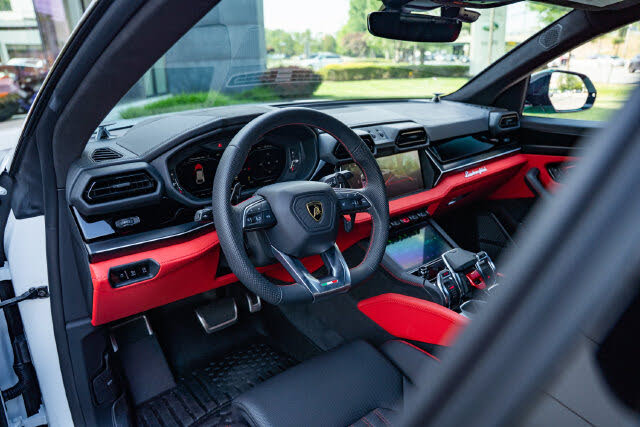 2025 Lamborghini Urus SE AWD photo 17