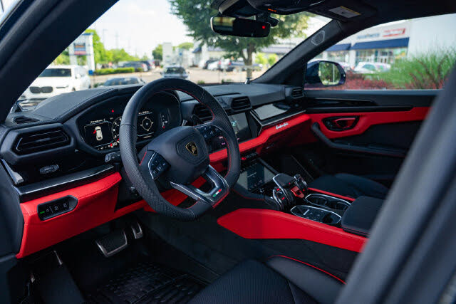 2025 Lamborghini Urus SE AWD photo 19