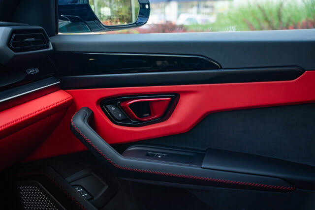 2025 Lamborghini Urus SE AWD photo 21