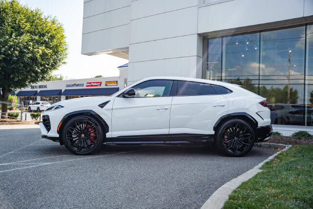 2025 Lamborghini Urus SE AWD photo 7