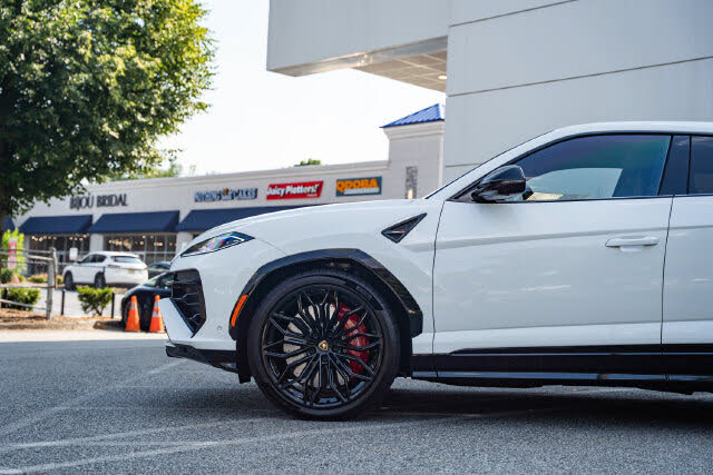 2025 Lamborghini Urus SE AWD photo 8