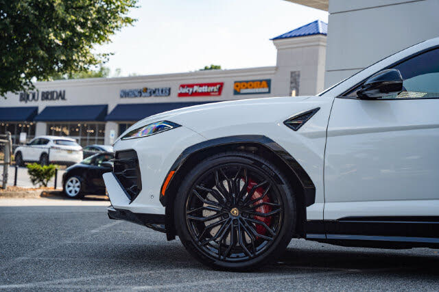 2025 Lamborghini Urus SE AWD photo 9