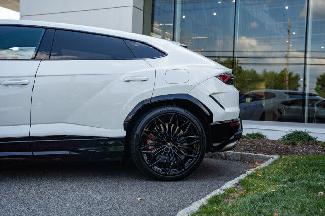 2025 Lamborghini Urus SE AWD photo 10
