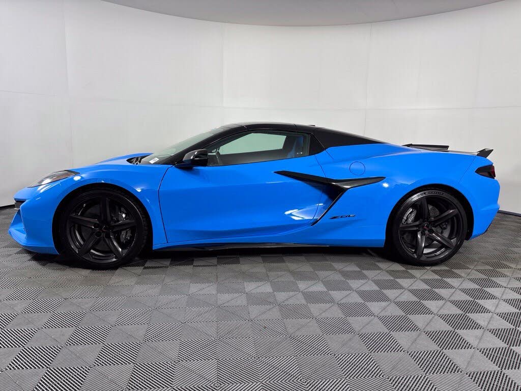 2023 Chevrolet Corvette Z06 3LZ Convertible RWD photo 2