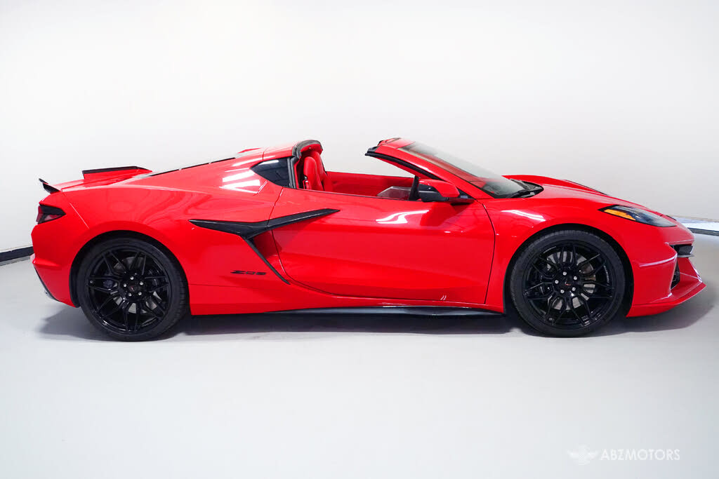 2025 Chevrolet Corvette Z06 3LZ Coupe RWD photo 3