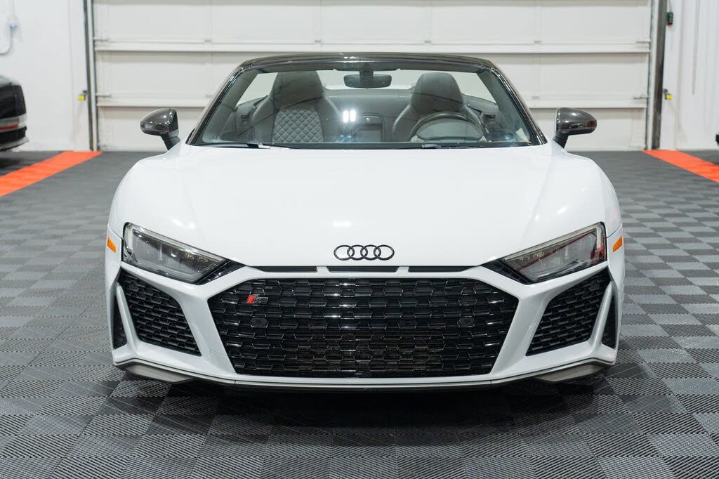 2020 Audi R8 quattro V10 Performance Spyder AWD photo 2 of 24