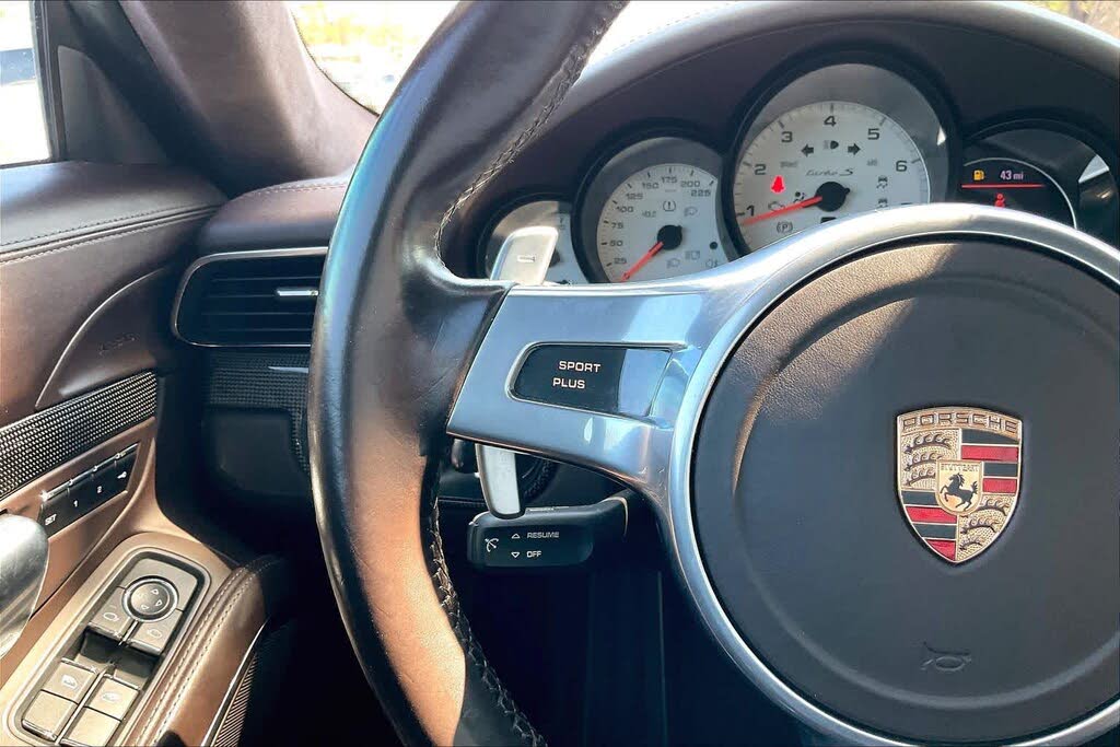 2015 Porsche 911 Turbo S Coupe AWD photo 22 of 24