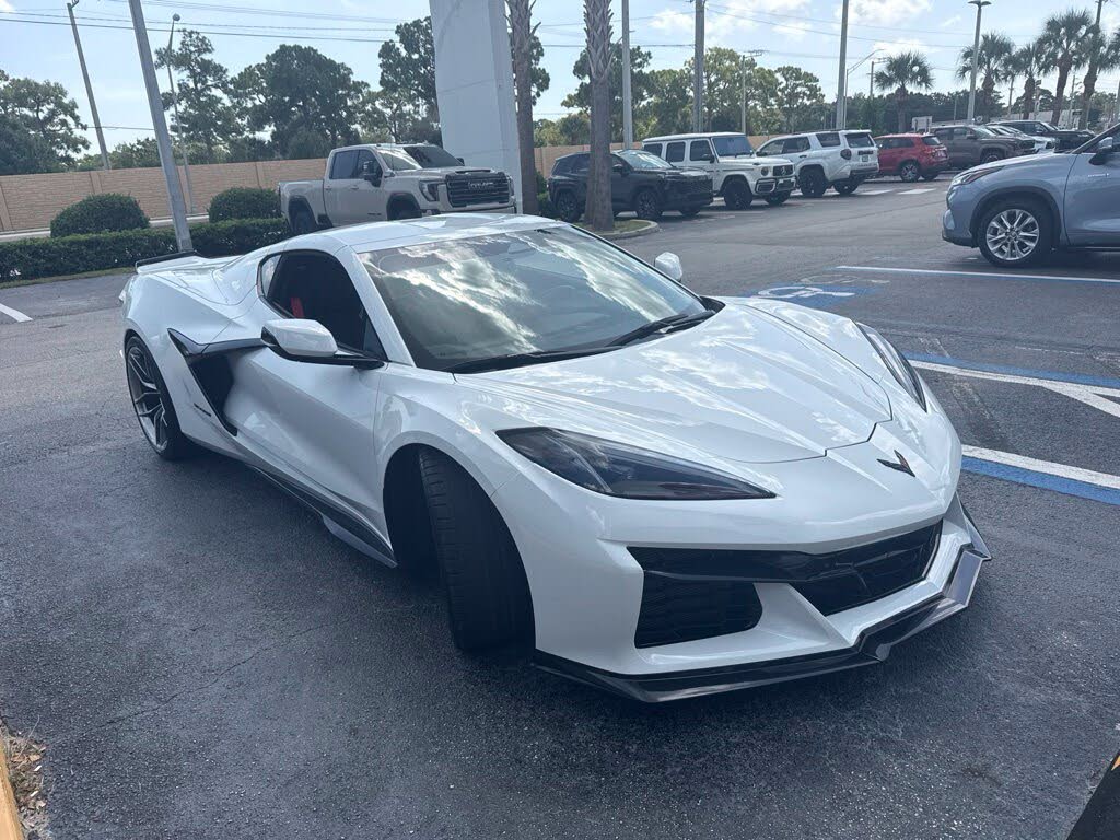 2025 Chevrolet Corvette Z06 2LZ Coupe RWD photo 2