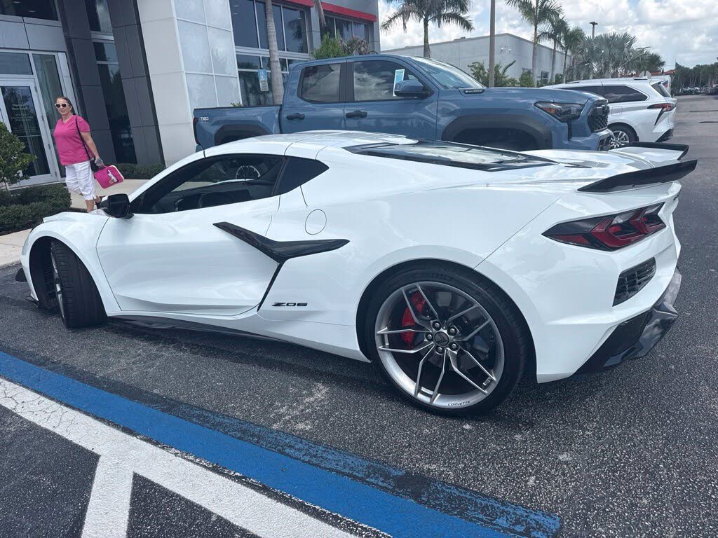 2025 Chevrolet Corvette Z06 2LZ Coupe RWD photo 4