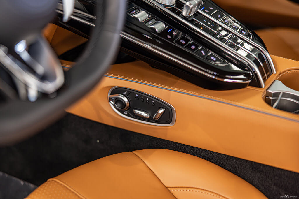 2025 Aston Martin Vantage Coupe RWD photo 19