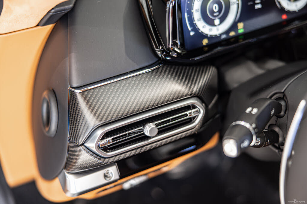 2025 Aston Martin Vantage Coupe RWD photo 21