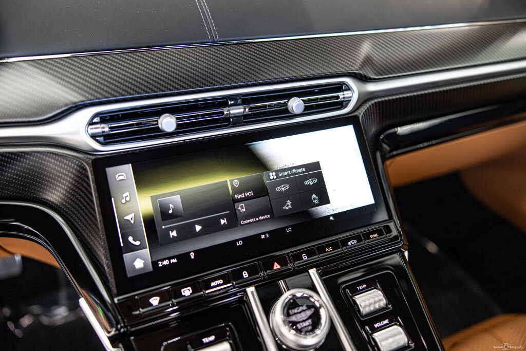 2025 Aston Martin Vantage Coupe RWD photo 23