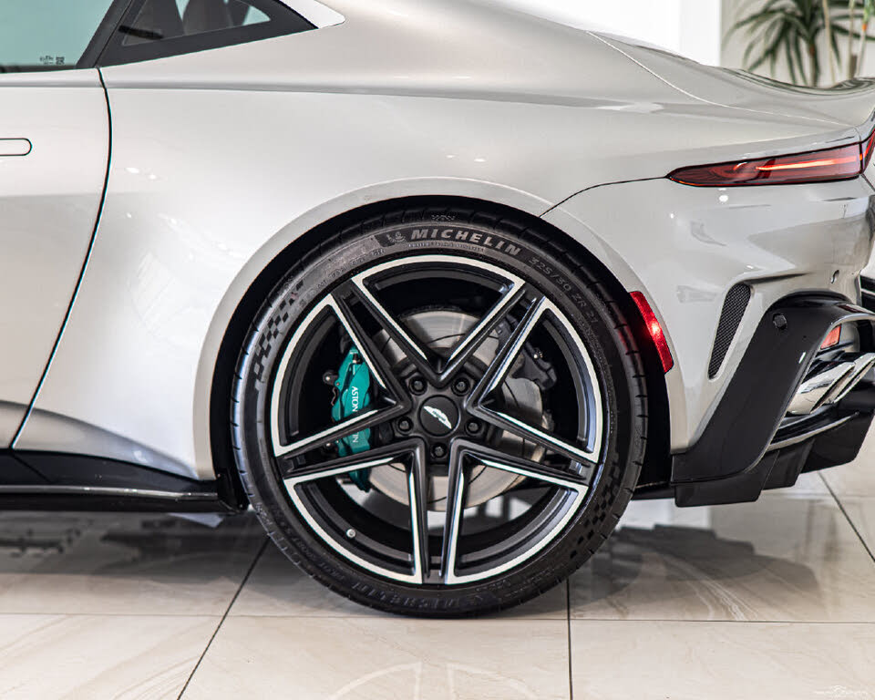 2025 Aston Martin Vantage Coupe RWD photo 7