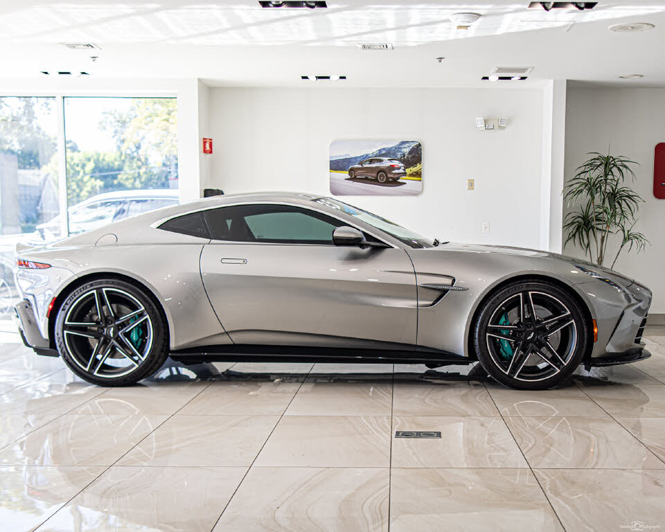 2025 Aston Martin Vantage Coupe RWD photo 9