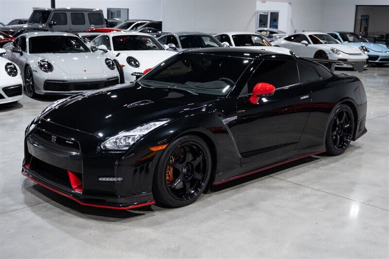 2016 Nissan GT-R NISMO photo 2