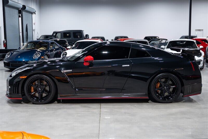 2016 Nissan GT-R NISMO photo 3