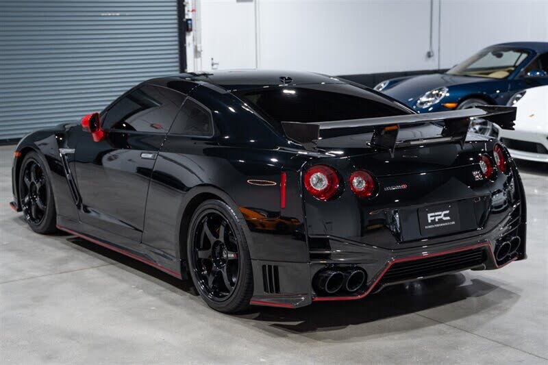 2016 Nissan GT-R NISMO photo 4
