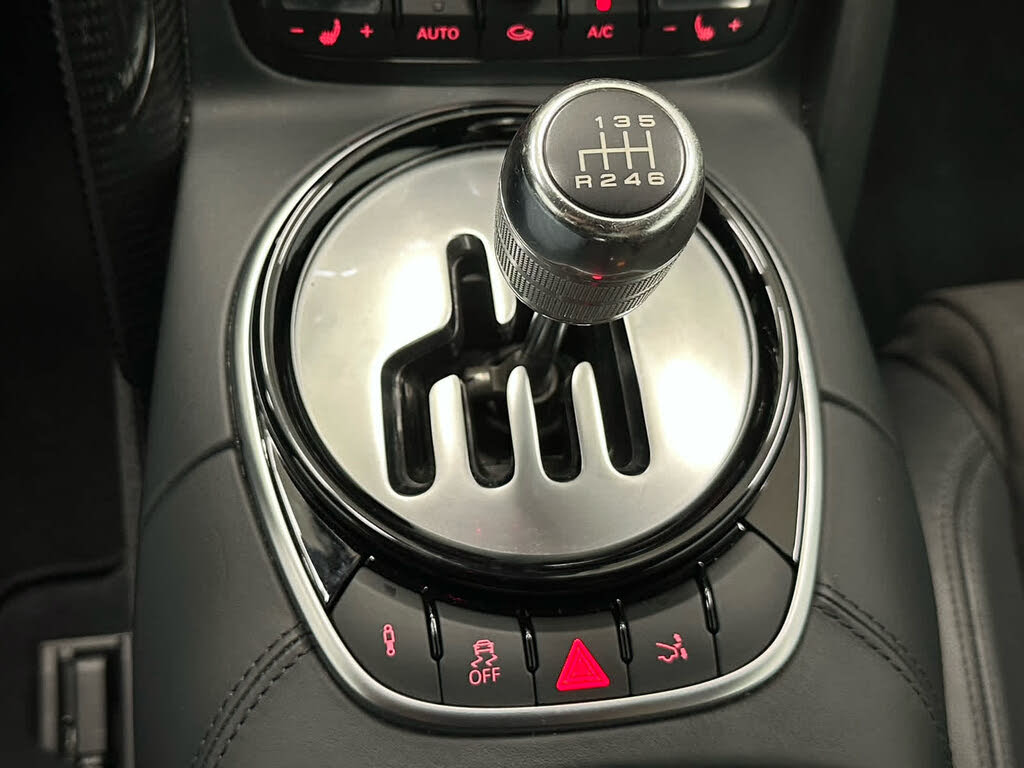 2015 Audi R8 quattro V8 Coupe AWD photo 23 of 24