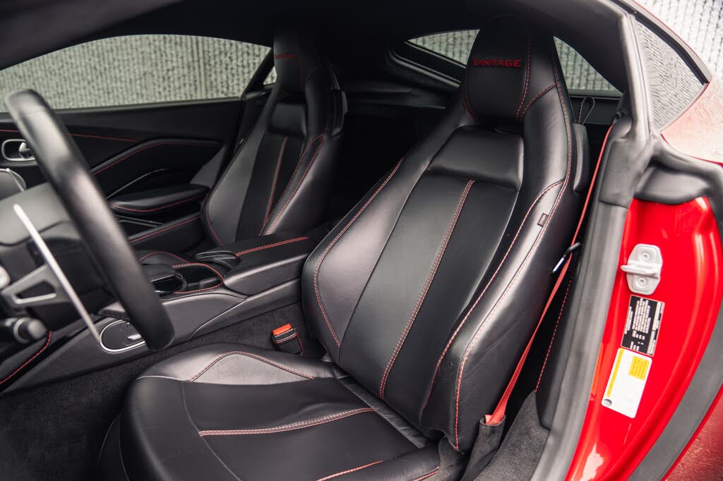 2019 Aston Martin Vantage RWD photo 2
