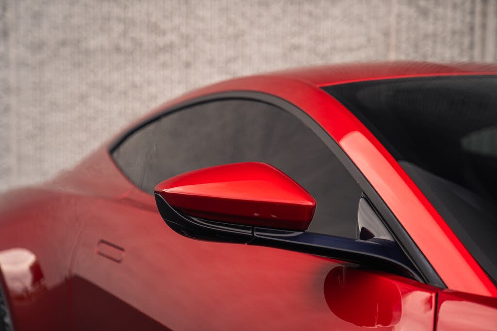 2019 Aston Martin Vantage RWD photo 15