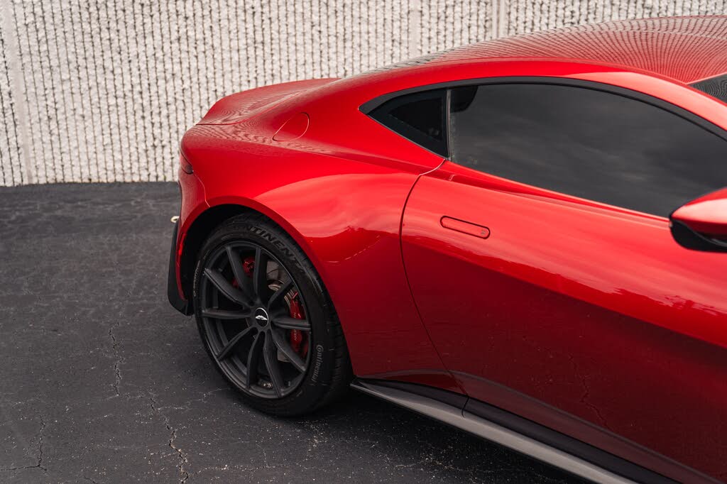 2019 Aston Martin Vantage RWD photo 17
