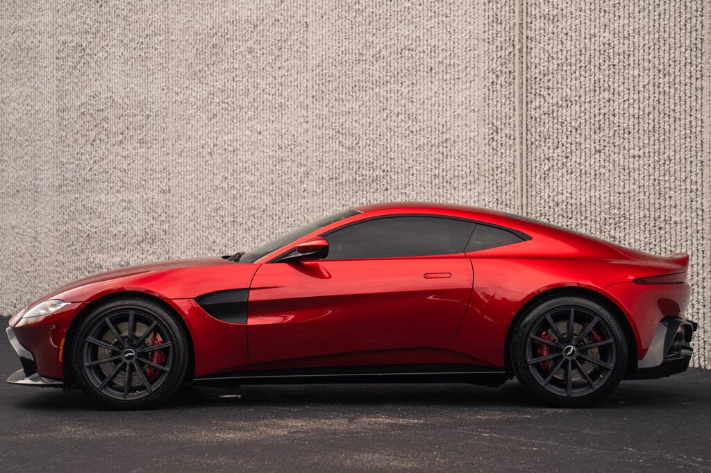 2019 Aston Martin Vantage RWD photo 3