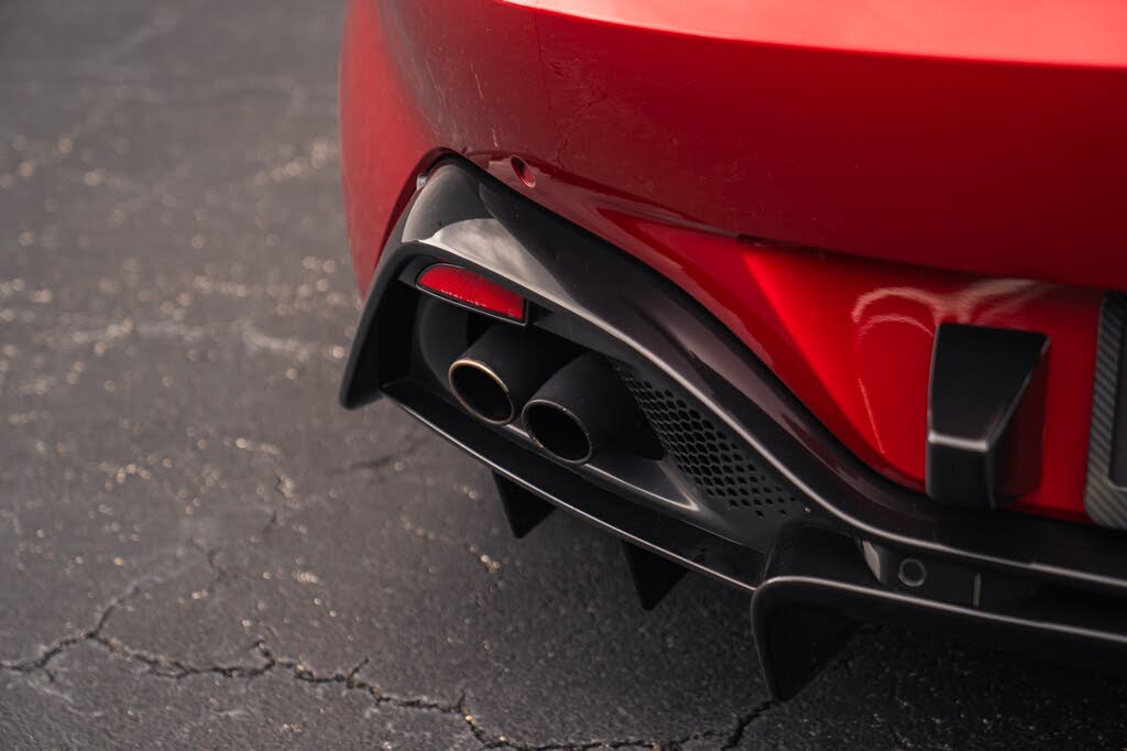 2019 Aston Martin Vantage RWD photo 21